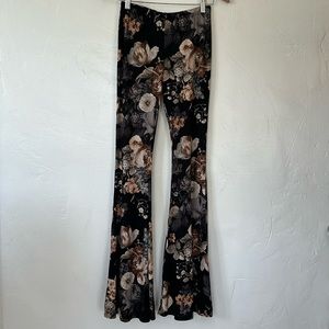 Floral fit & flare pants by Lovely Day. Size small